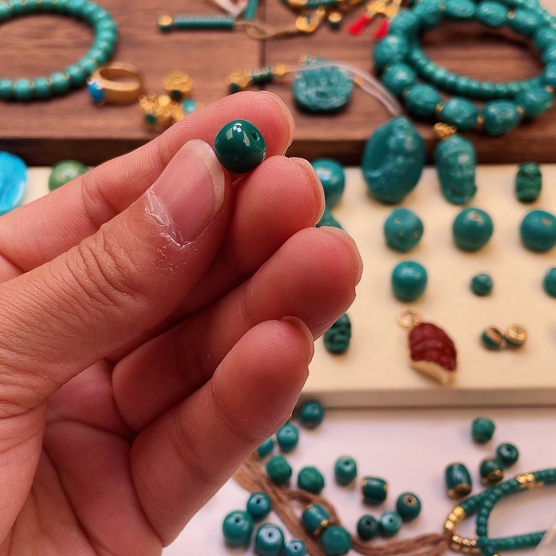 绿松石颈饰未镶嵌