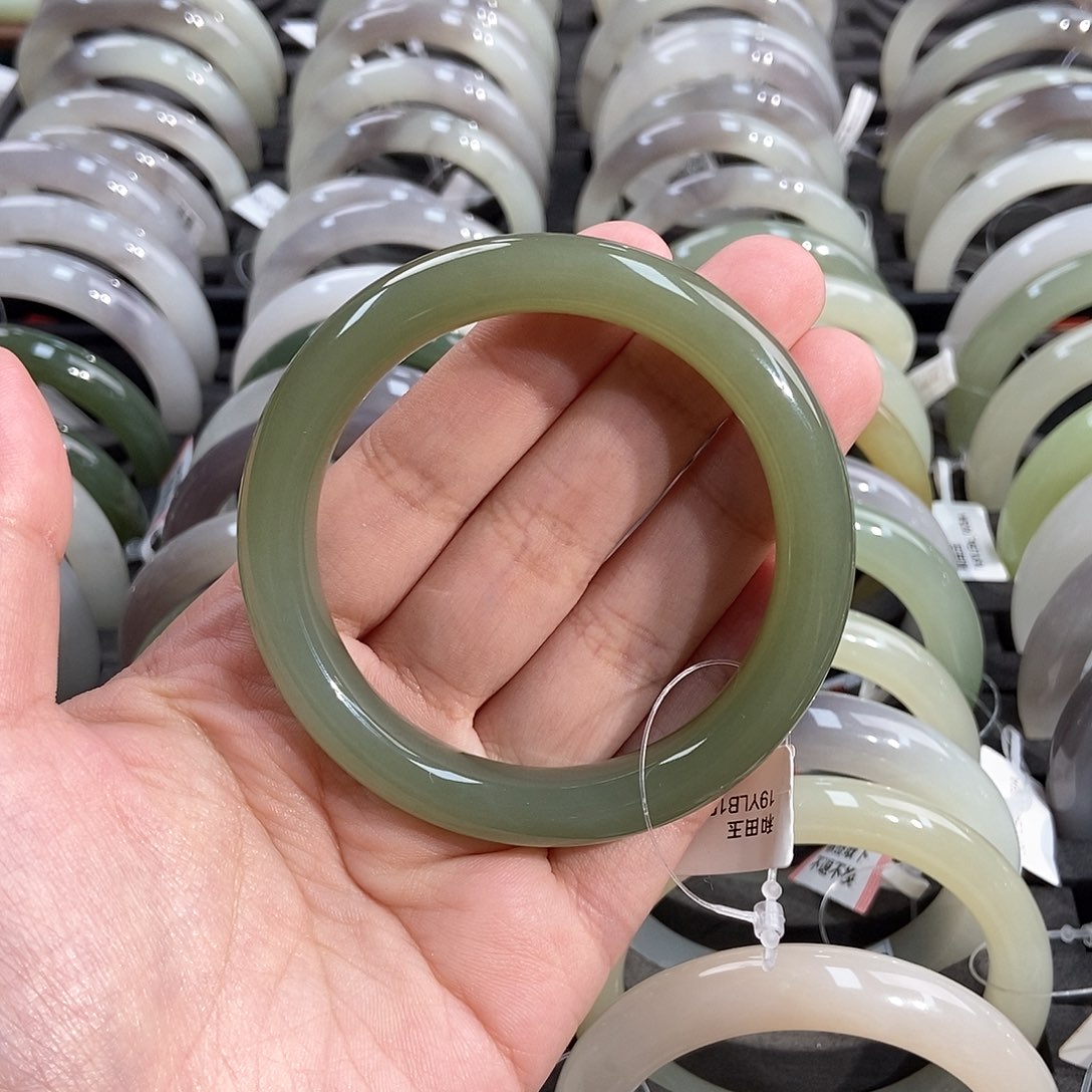 和田玉未镶嵌手镯无暇