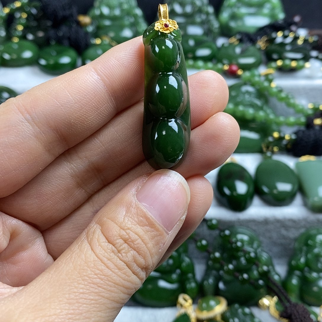 和田玉（碧玉）未镶嵌颈饰