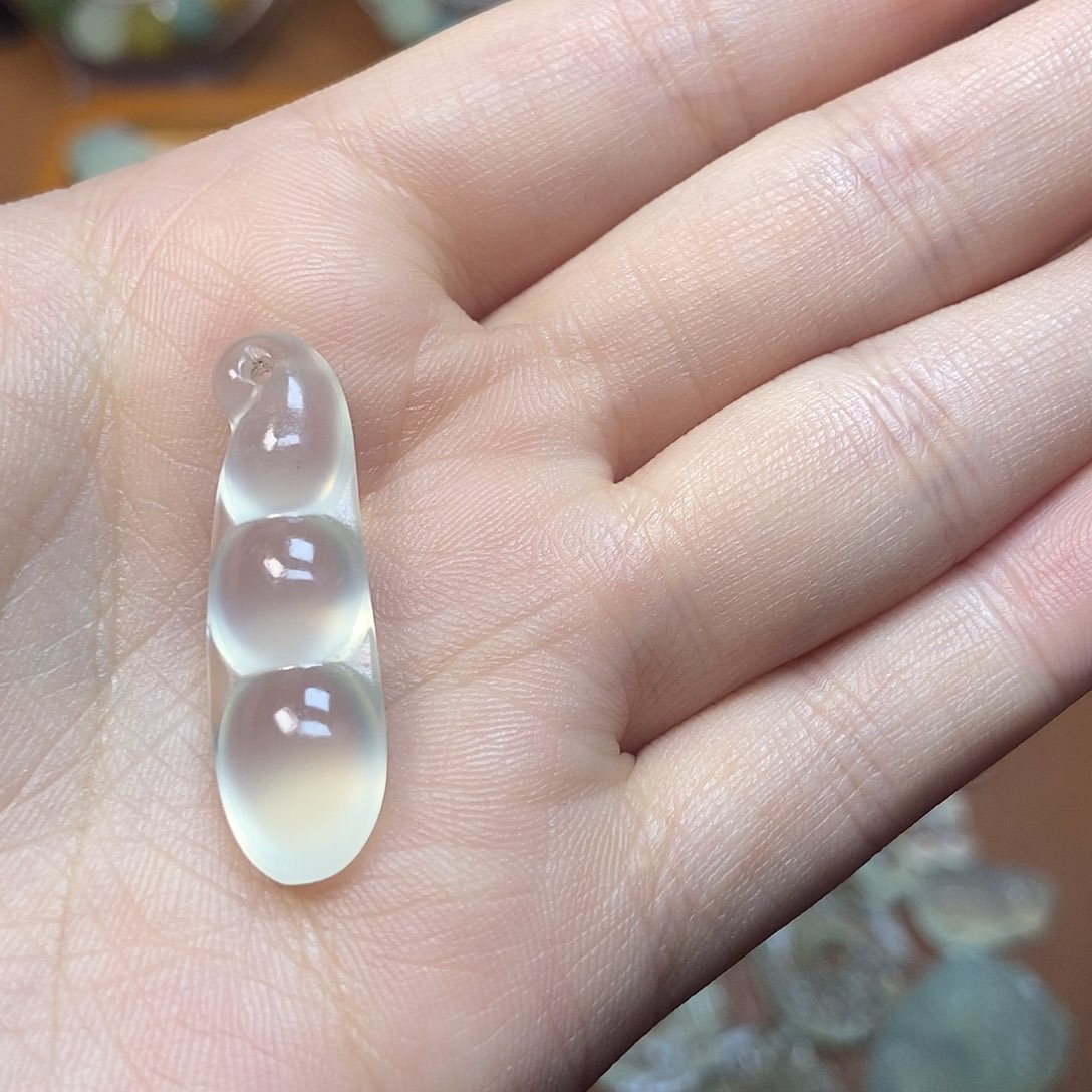 小***咪蛇纹石玉未镶嵌颈饰