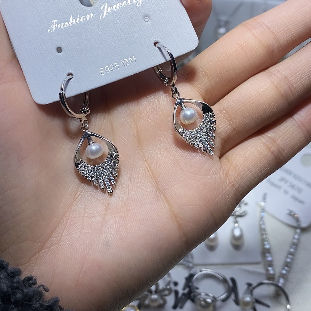 淡水珍珠耳饰未镶嵌