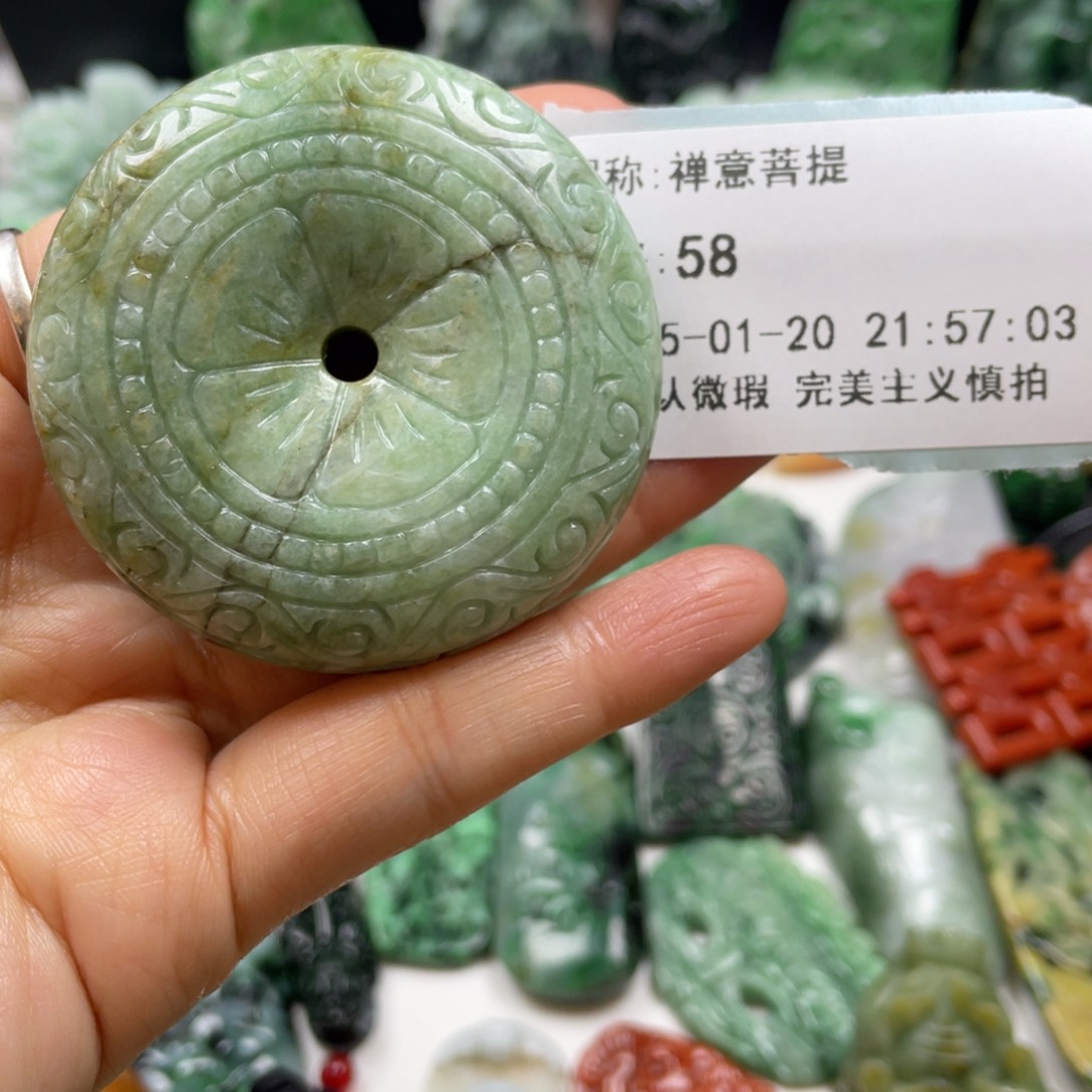 翡翠颈饰未镶嵌禅**提牌子