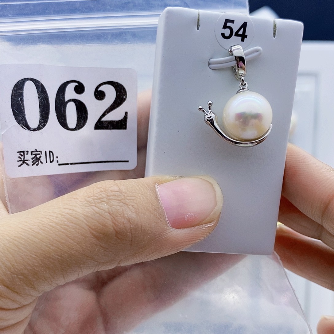 钛钢淡水珍珠颈饰