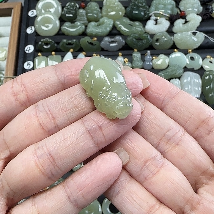 和田玉未镶嵌吊坠(不含链)