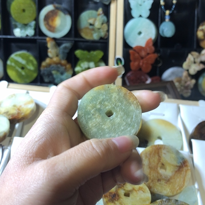 岫玉未镶嵌岫玉挂件