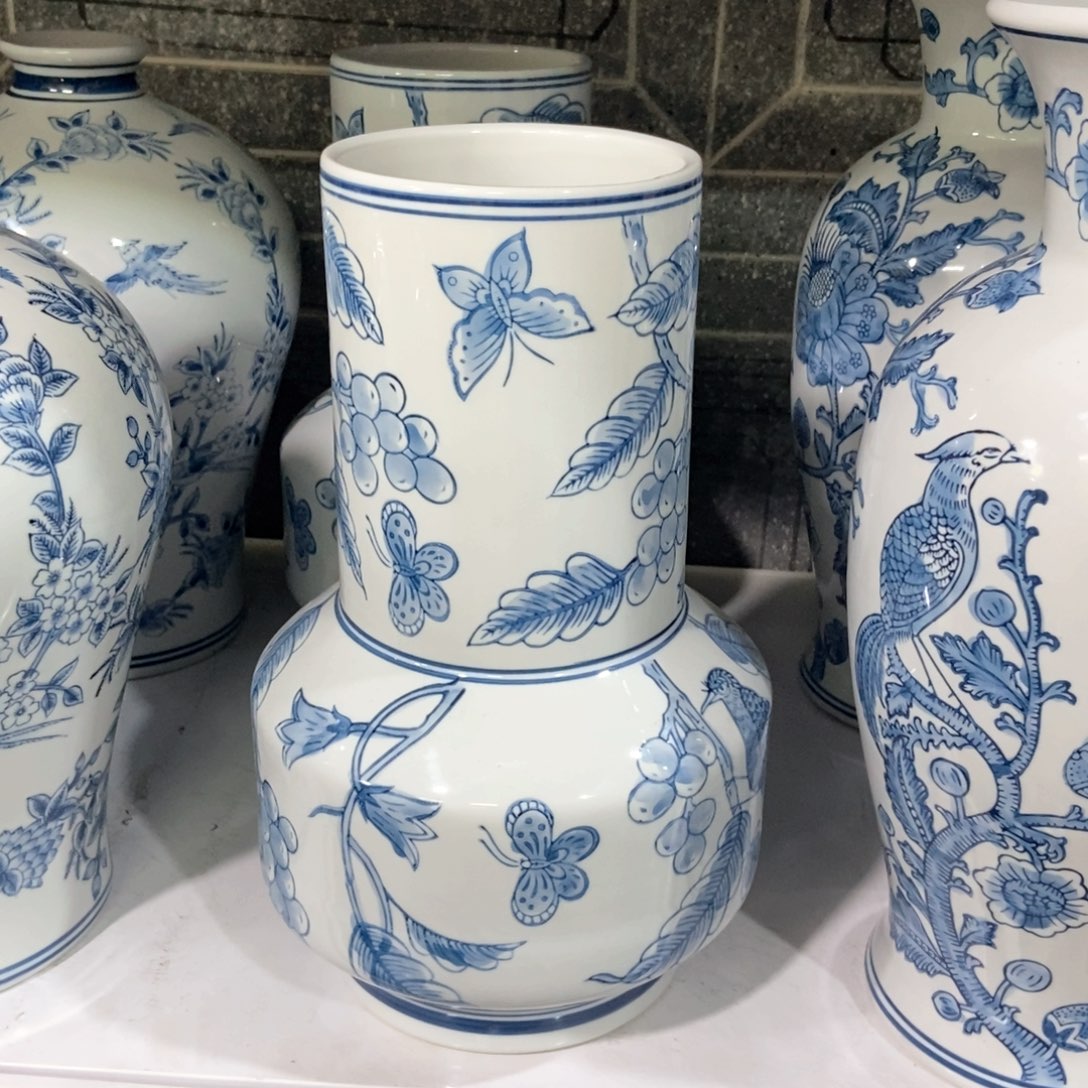 摆件花瓶手绘釉下彩