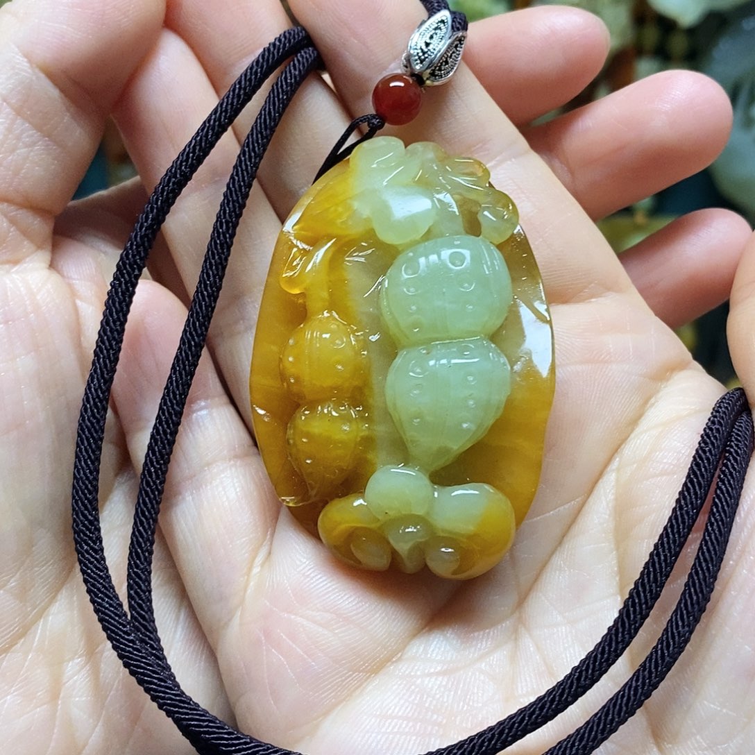 岫玉未镶嵌吊坠(赠链)