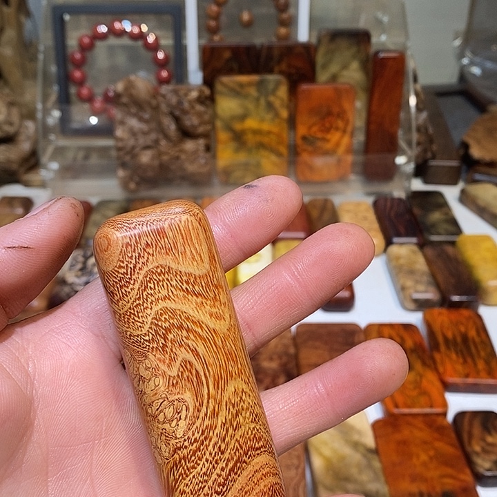 用***2香榧木木质哈把玩件58888