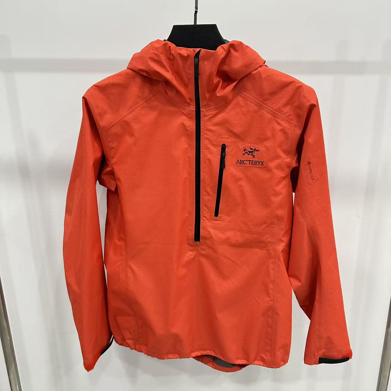 99新 ARC'TERYX/始祖鸟 橙色连帽冲锋衣/M码