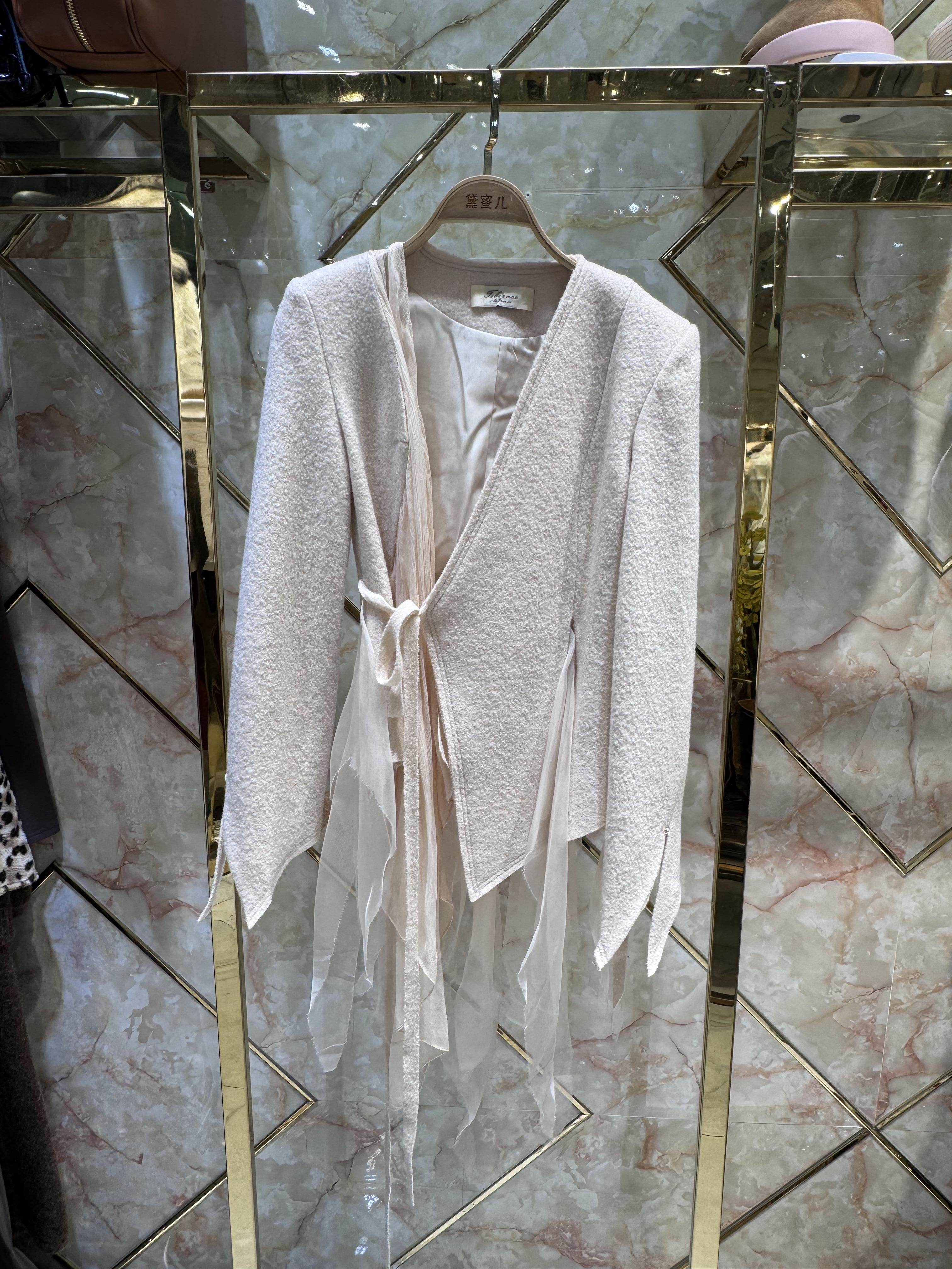 黛蜜儿2025新款不规则摆插片外套