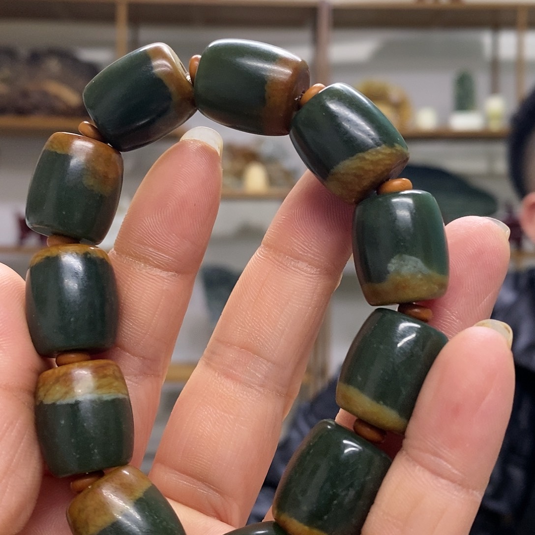 岫岩河磨玉（透闪石质玉）手串未镶嵌倾****梦