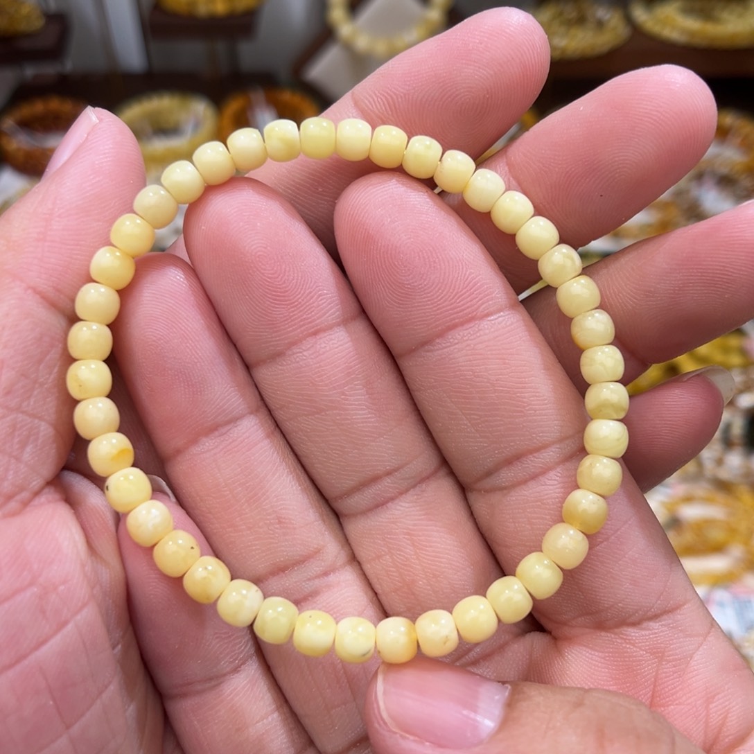 蜜蜡未镶嵌裸石有瑕疵5.0mm