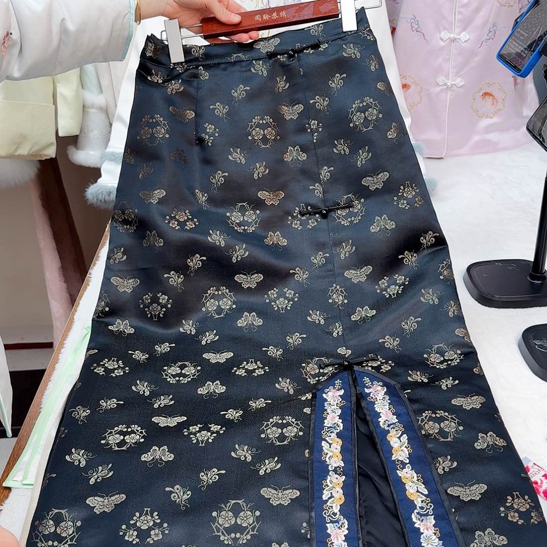 刺绣真丝黑色软缎棉裙