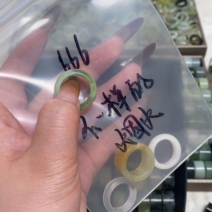 *****蛇纹石玉未镶嵌戒指