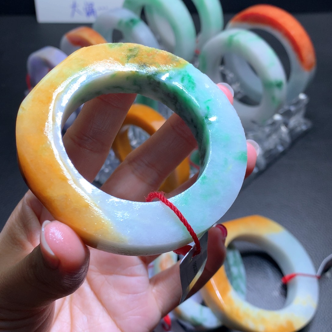 未镶嵌黄家绿定制翡翠