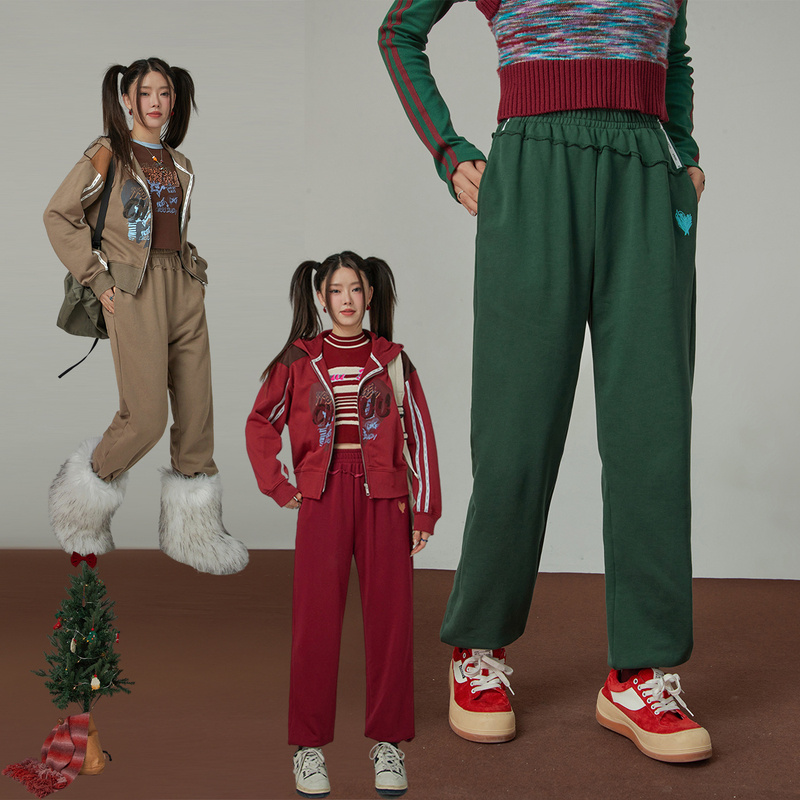 【达人专属】CHUU爱心刺绣卫裤松紧腰拼接束脚休闲裤-Q