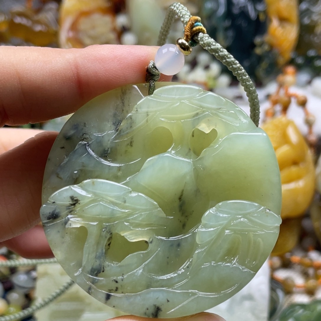 蛇纹石玉颈饰未镶嵌