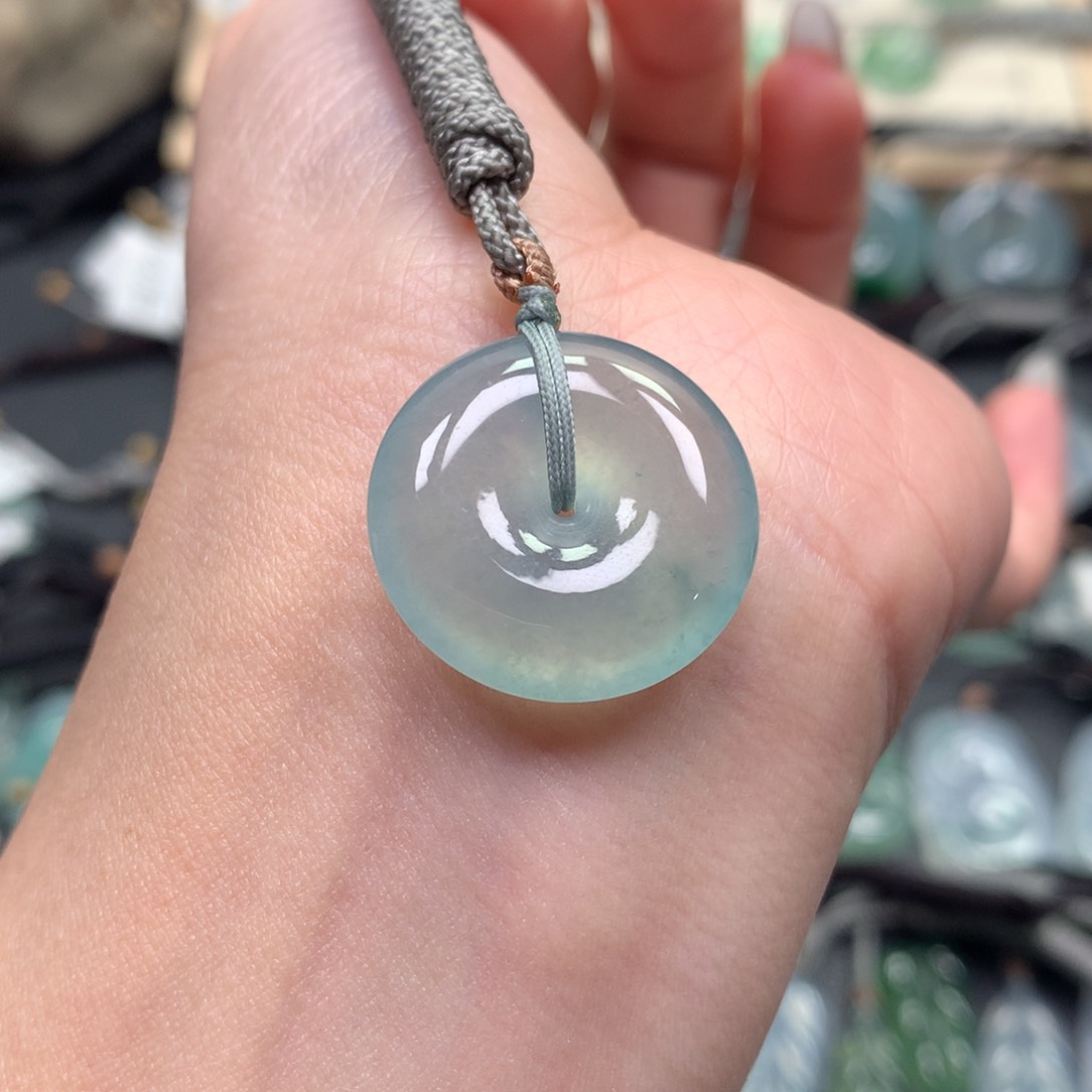 翡翠颈饰未镶嵌白**子扣子