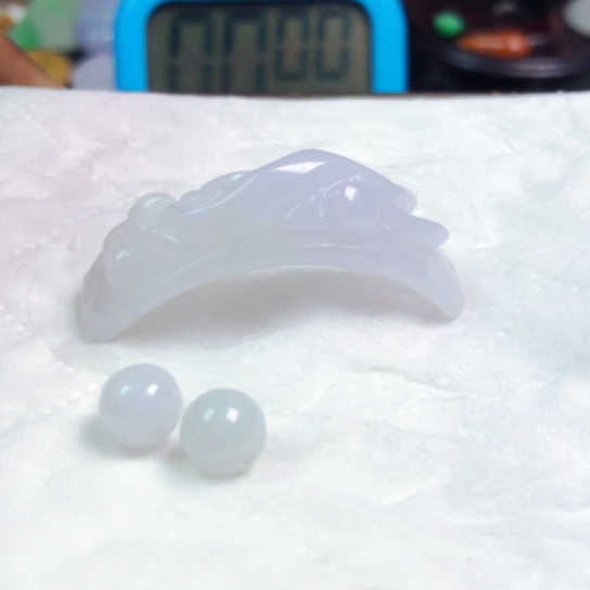 翡翠颈饰未镶嵌山***逢吊坠