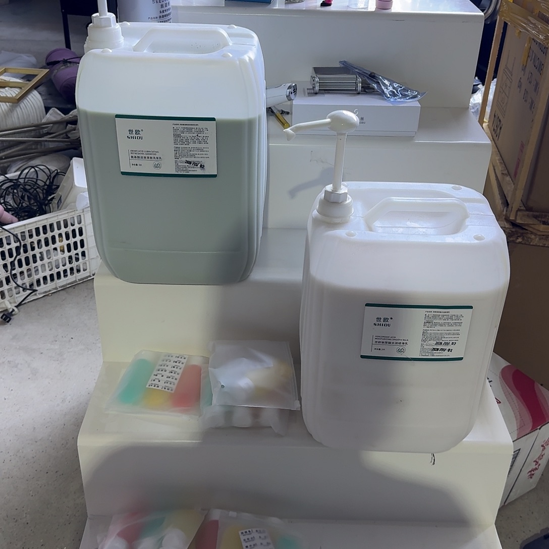 H***跑混纺木（红木类）大桶洗发水护发素各一桶