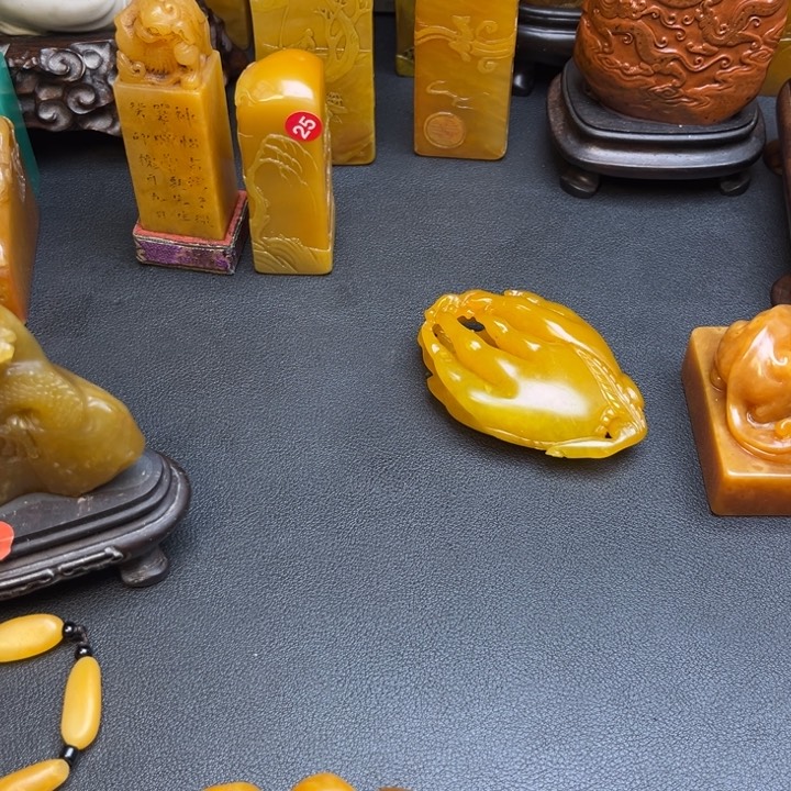 寿山石印石一*?题材：工艺品