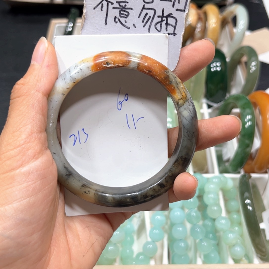 蛇纹石玉未镶嵌手镯