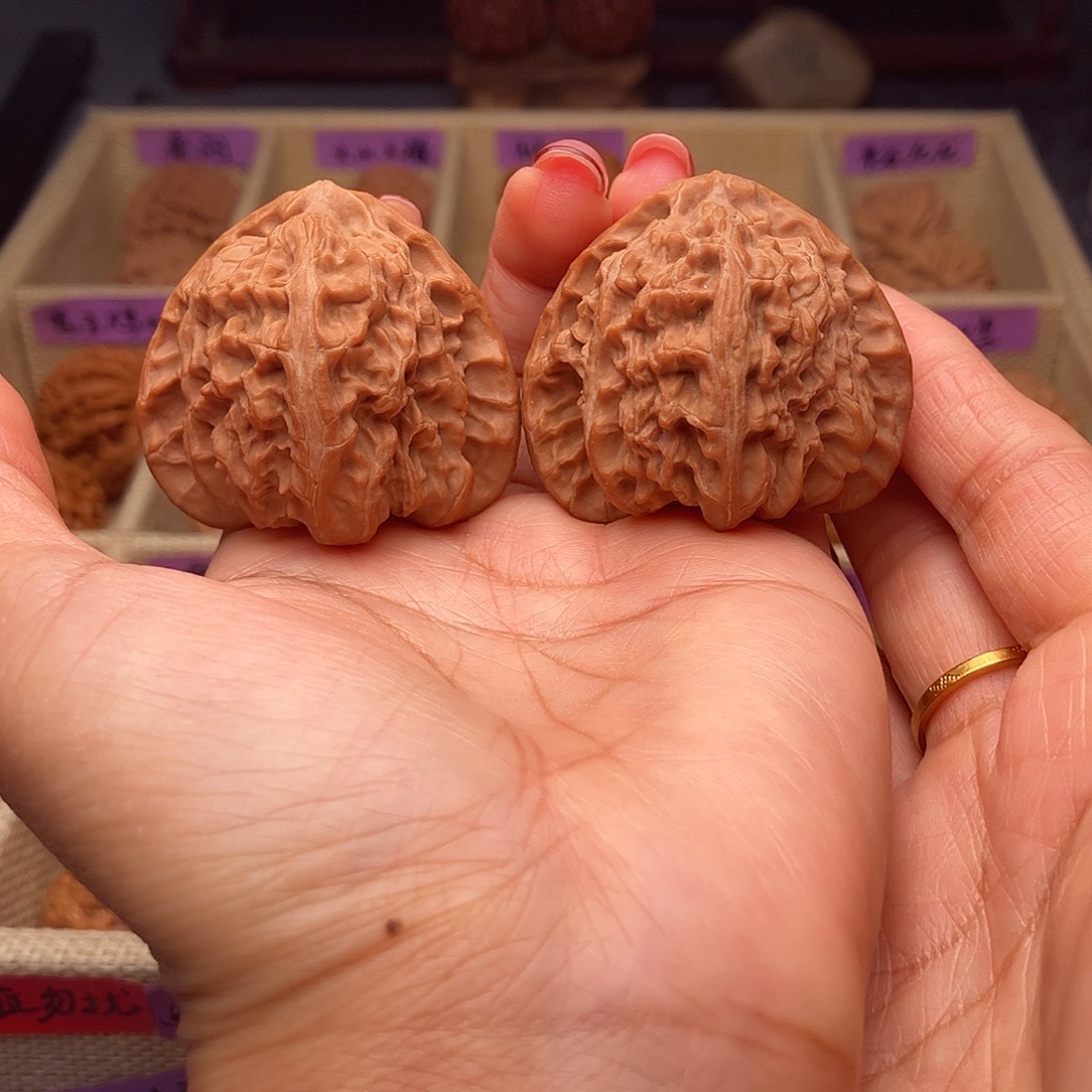 文玩核桃把件三角白42