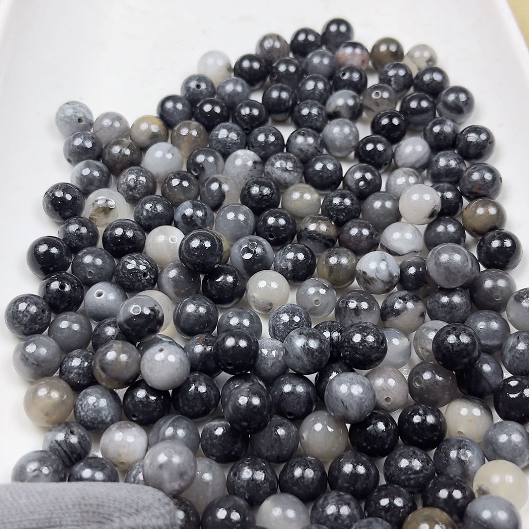 颈饰未镶嵌石英质玉