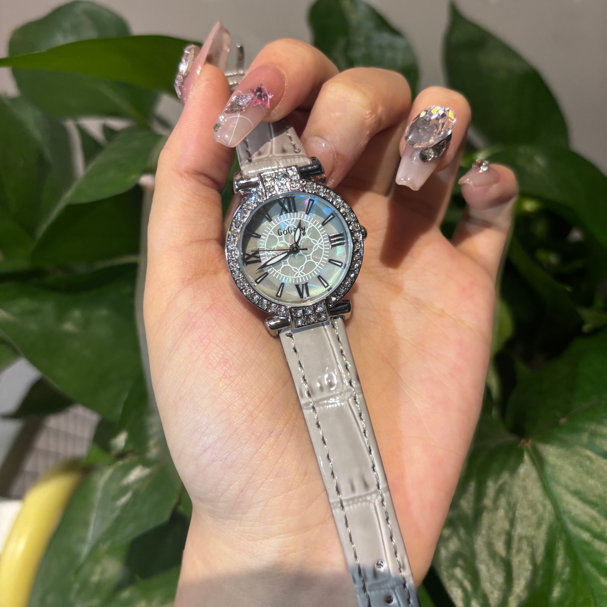 轻奢镶钻女士手表韩版简约轻奢小众高级感设计G275