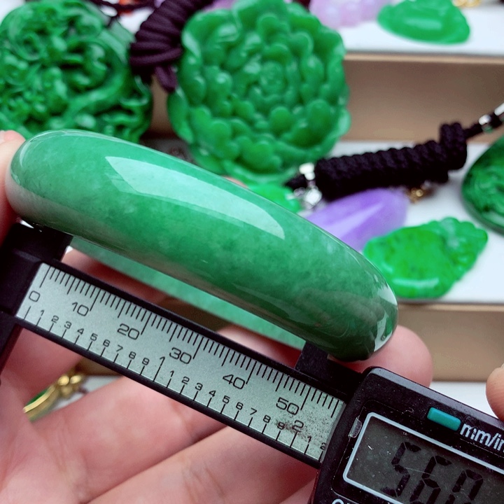 翡翠未镶嵌手镯…．．