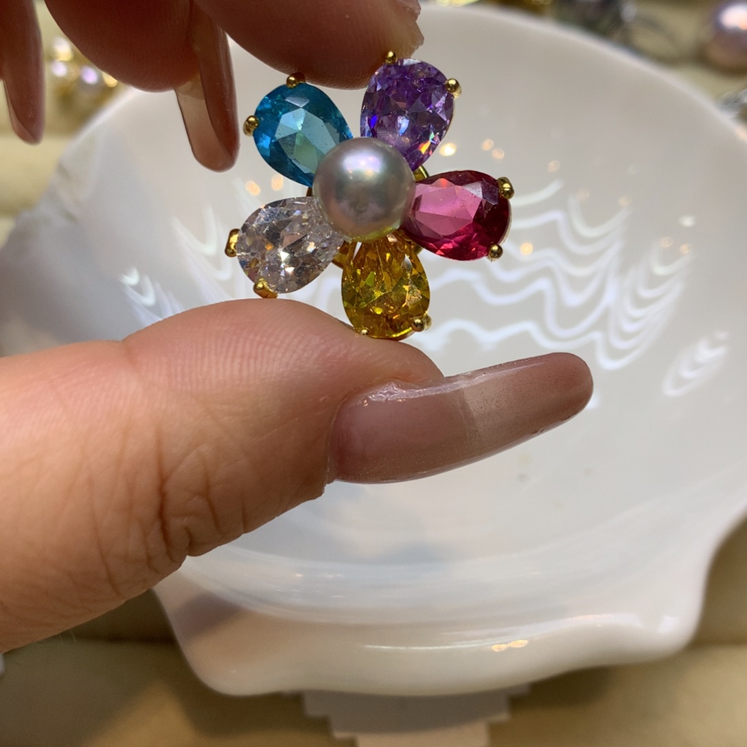 未镶嵌胸饰海水珍珠