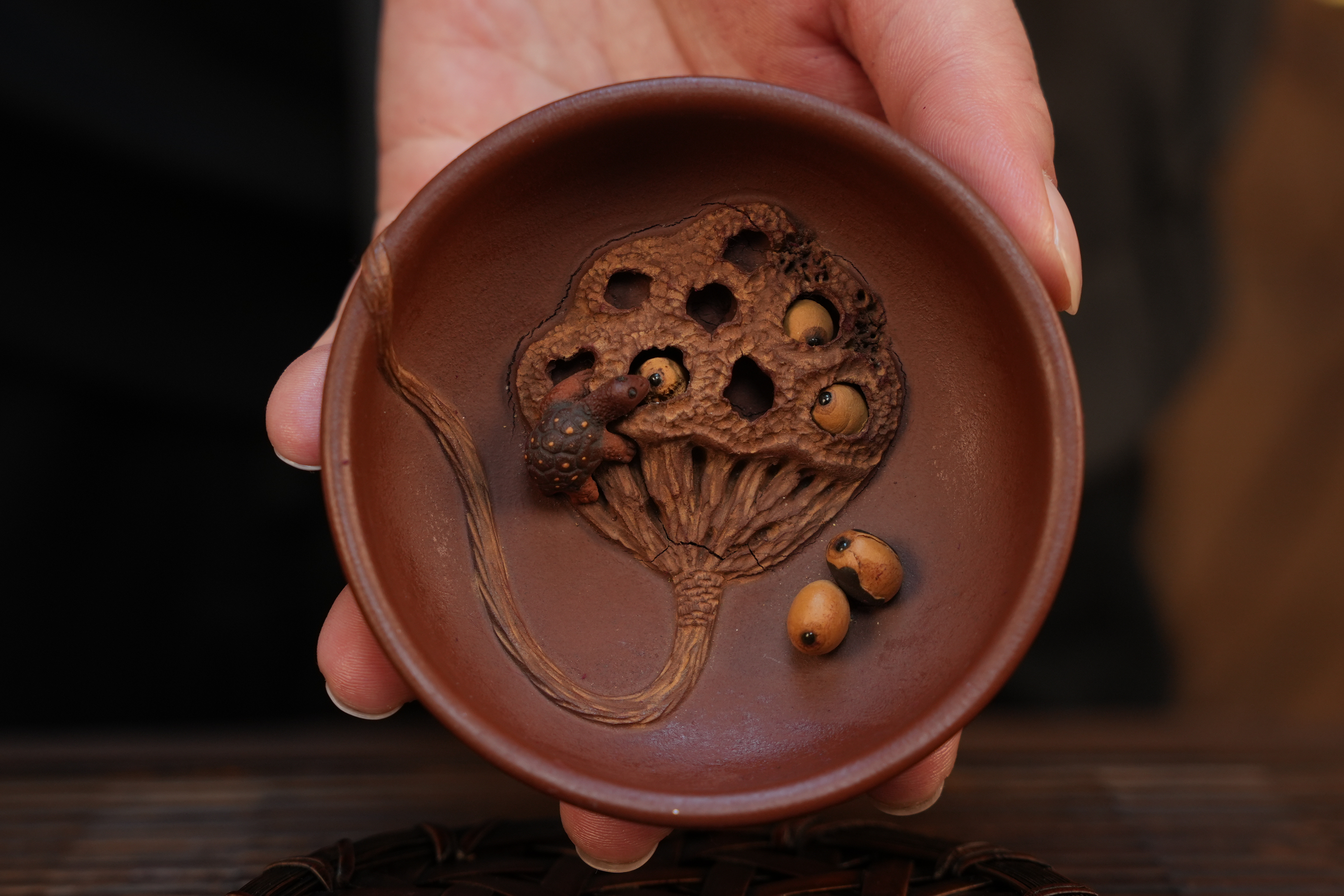 宜兴全手工制泥紫砂杯老紫泥金龟莲蓬主人杯容量80cc