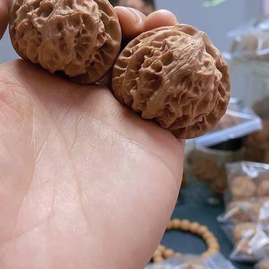 【闪购商品】把件文玩核桃43宫灯红皮桃心尖黄点
