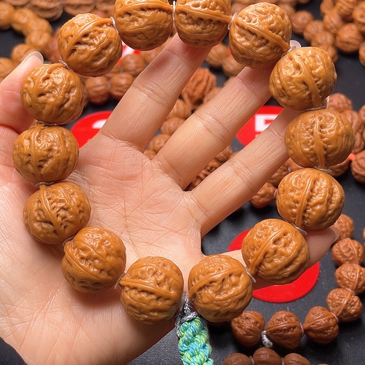 文玩核桃吊坠富甲一方