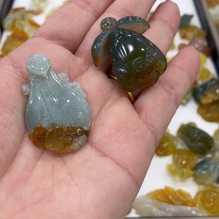 火****蛇纹石玉未镶嵌颈饰