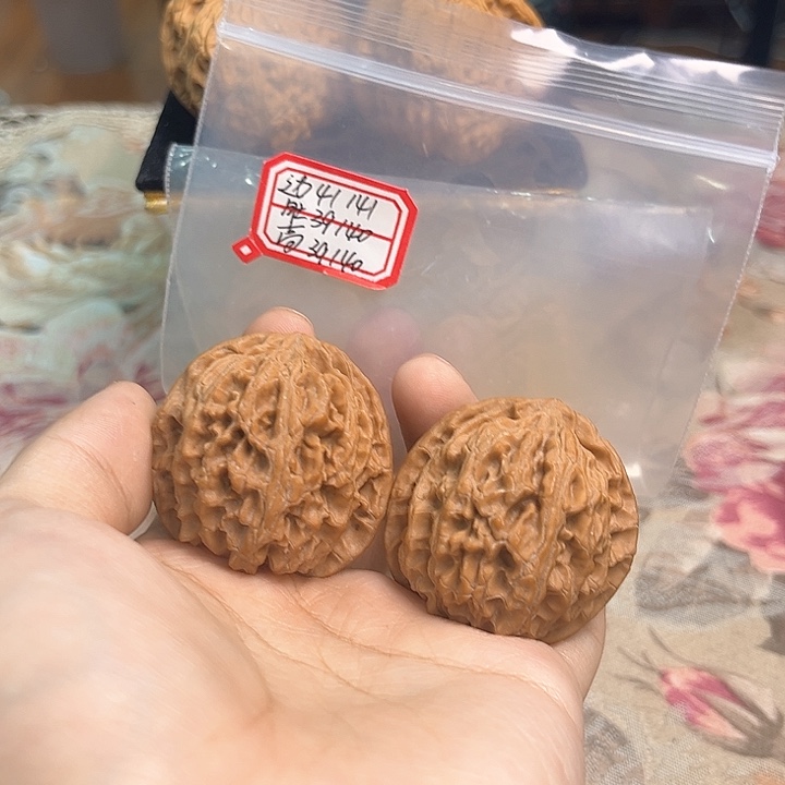 文玩核桃把件苹果园微修