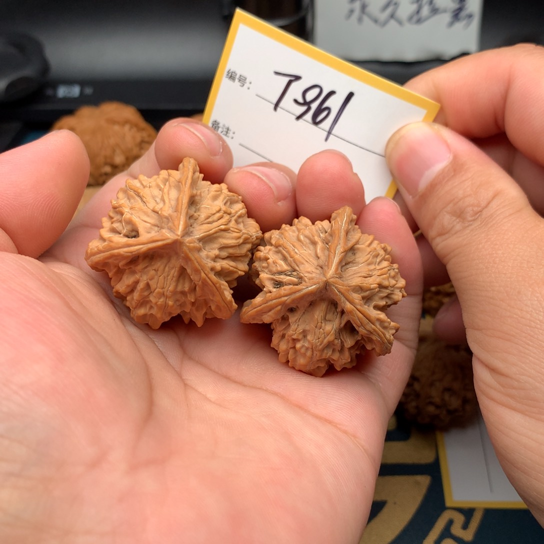 文玩核桃把件38全品三棱961