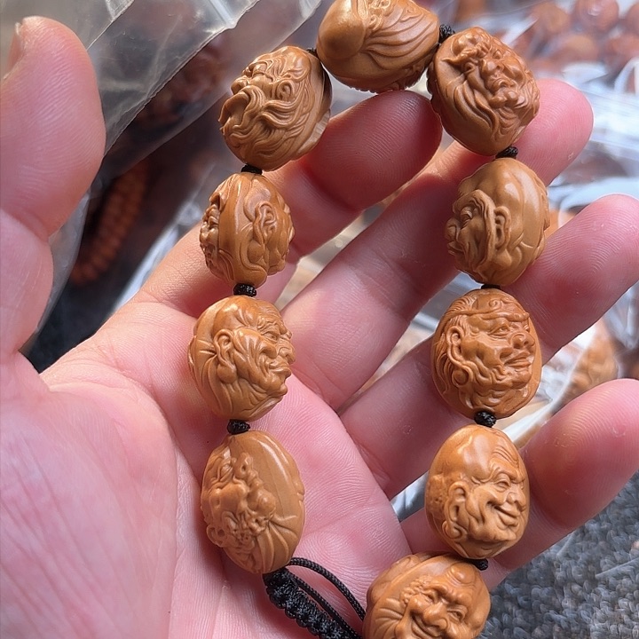 橄榄核吊坠写实十八罗汉