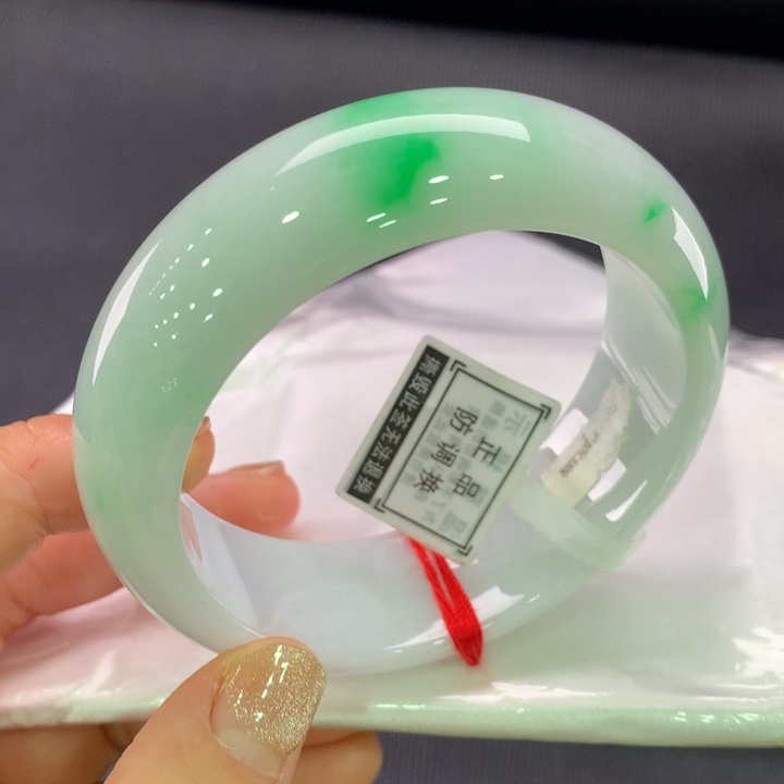 翡翠手镯未镶嵌正圈58-59，轮胎