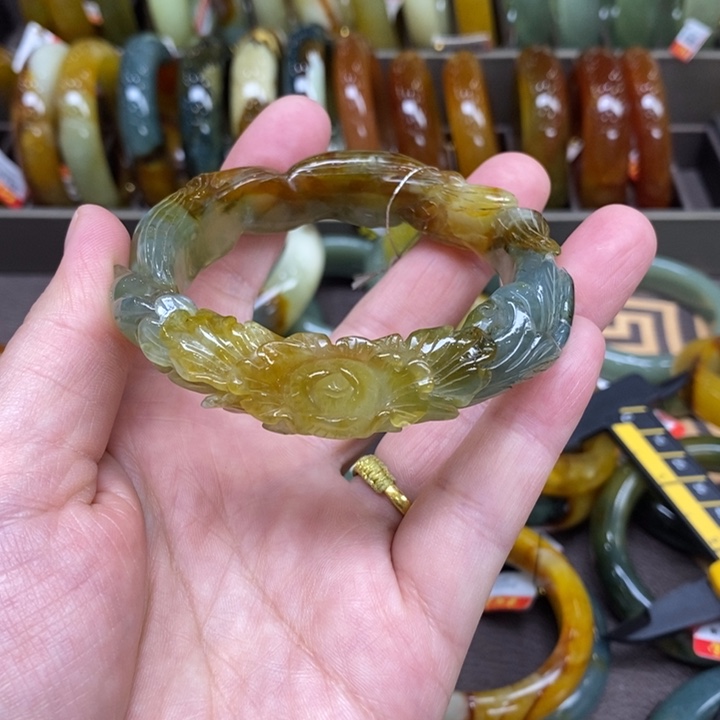 未镶嵌蛇纹石玉手镯两****刘