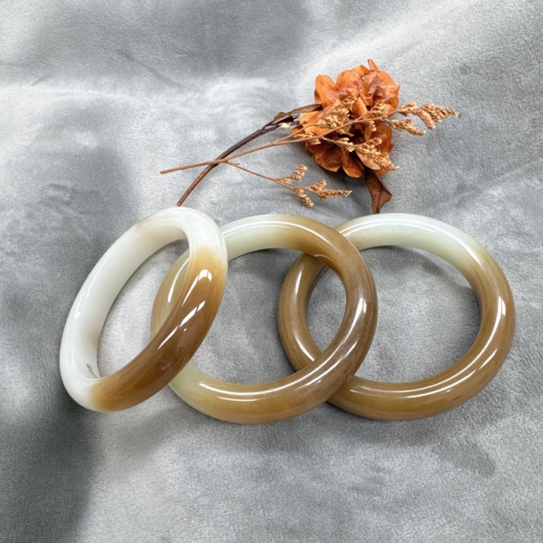 天然且末和田玉金山糖镯，多样性发货只发其一