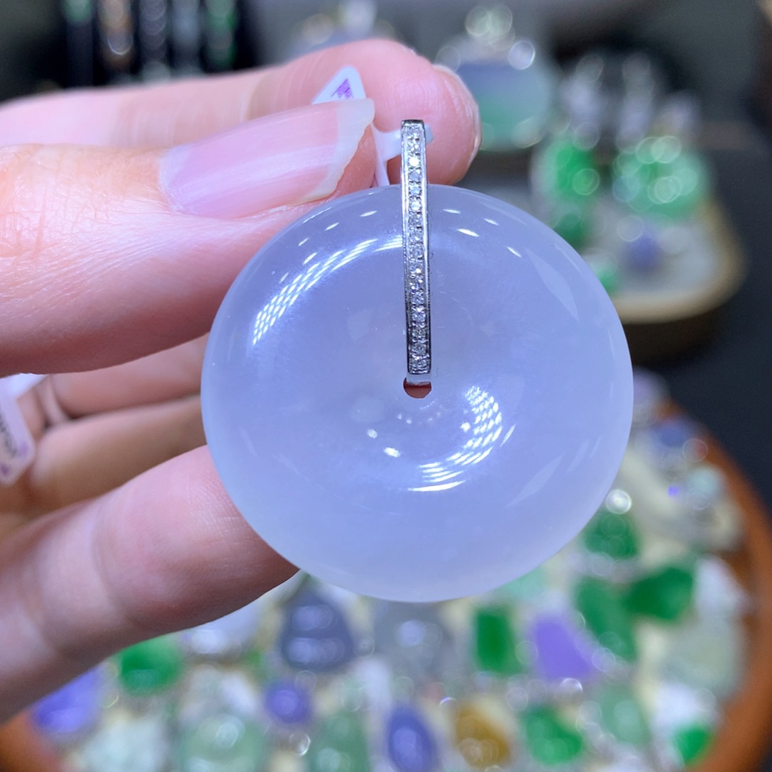 【闪购商品】翡翠颈饰18K金镶嵌翡翠吊坠项链