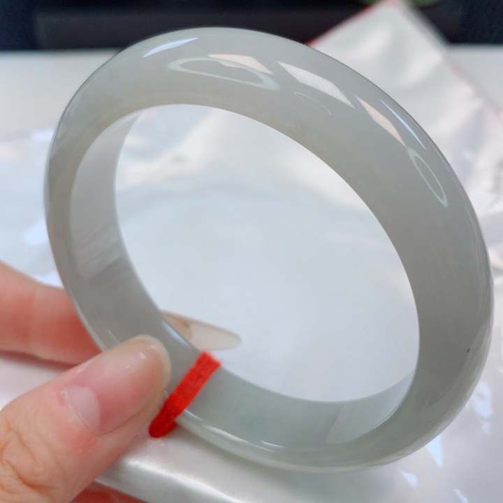 翡翠手镯未镶嵌好*喵55圈