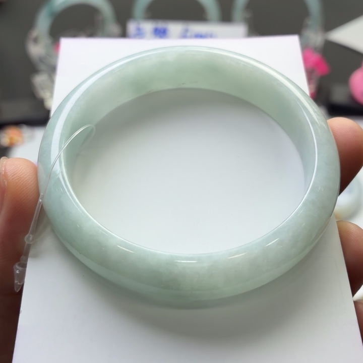 翡翠手镯未镶嵌翡翠手镯