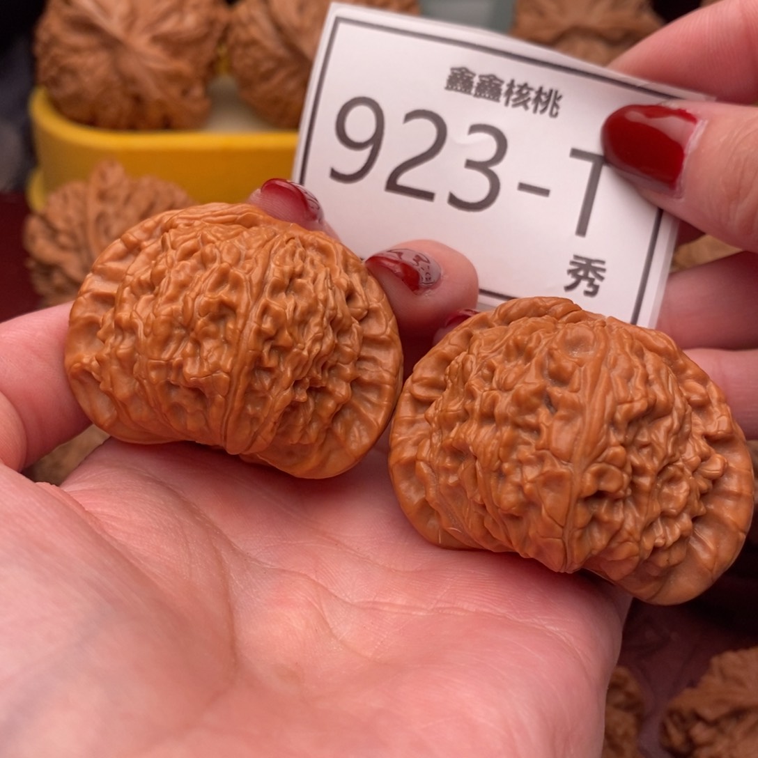 文玩核桃把件_*白狮45