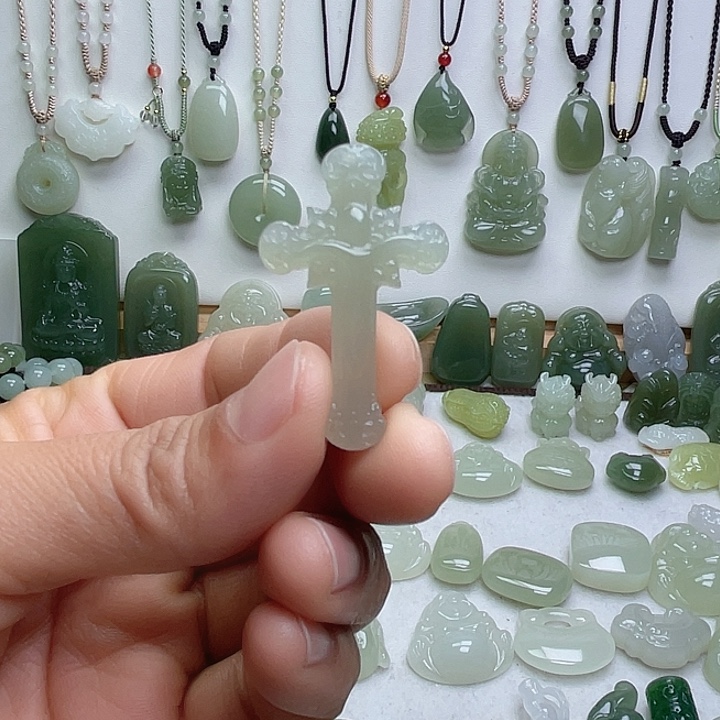 幻***想和田玉未镶嵌颈饰