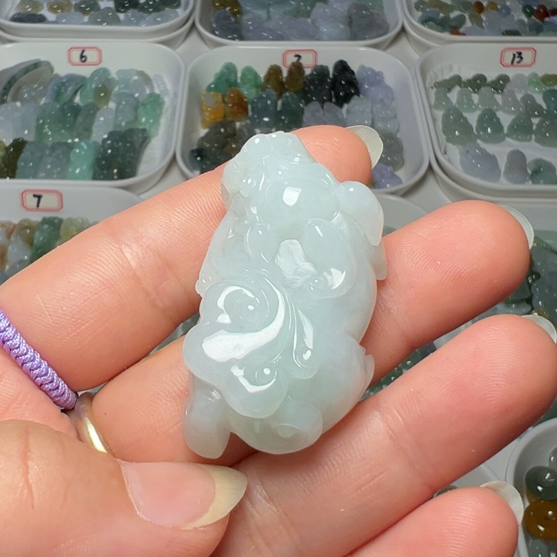 布***奇翡翠未镶嵌颈饰吊坠孔貔貅一个650块