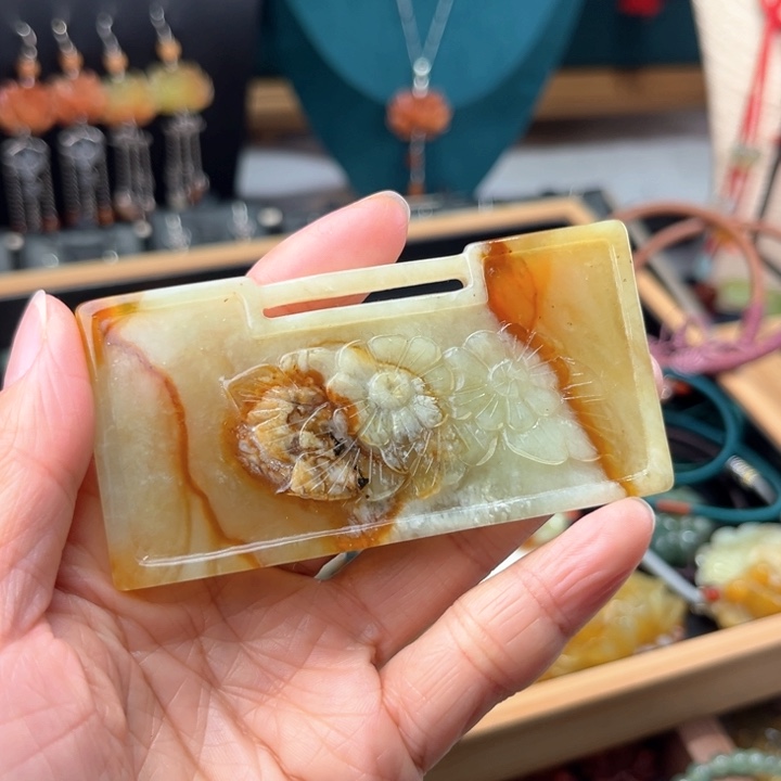 蛇纹石玉挂饰未镶嵌