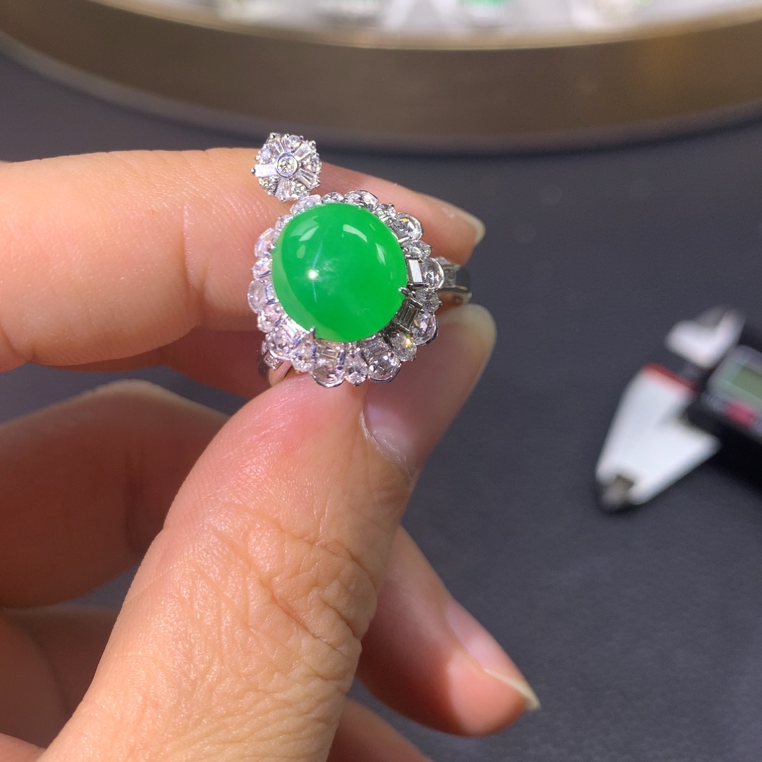 翡翠戒指18K金镶嵌翡翠