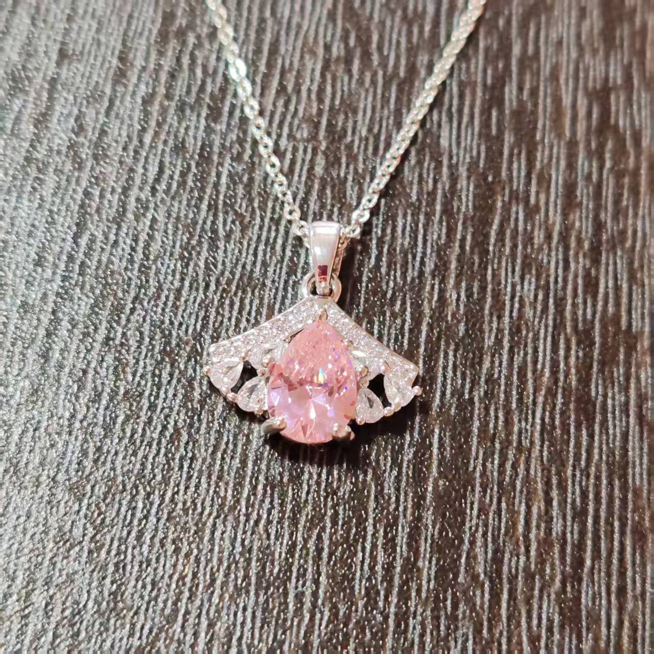   【南非定制】经典高级轻奢大气百搭吊坠XB114844